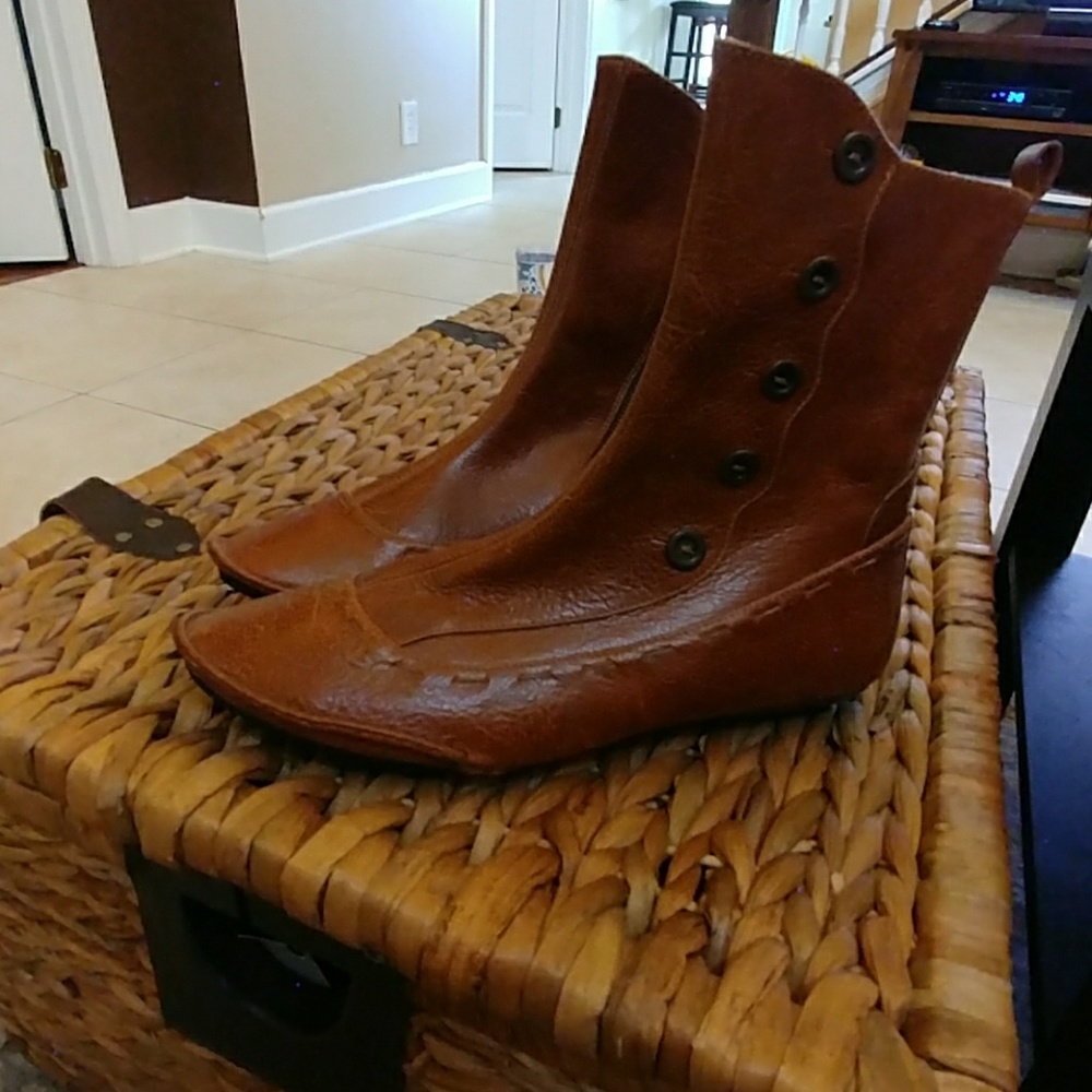 Kira boots..never worn